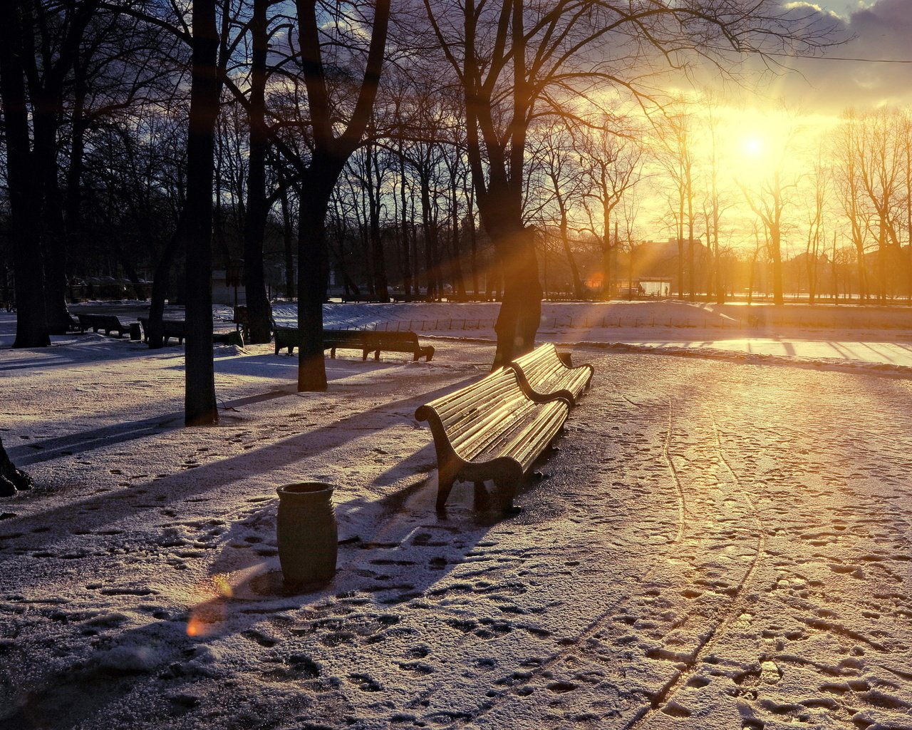 Обои gorod park vesna zakat skamya, park vesna gorod zakat skamya разрешение 2560x1600 Загрузить