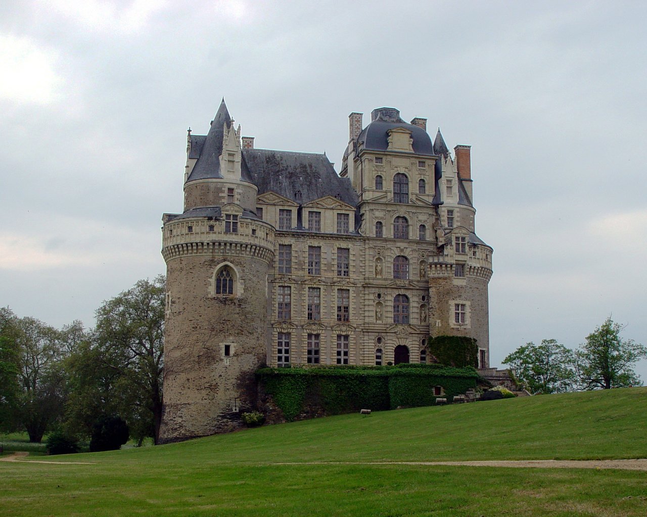 Обои замок, англия, замок бриссак, castle, england, brissac castle разрешение 2560x1584 Загрузить