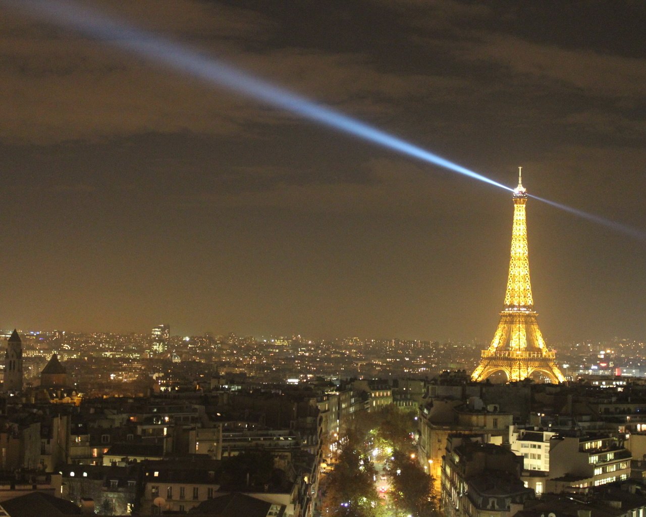 Обои огни, париж, эйфелева башня, lights, paris, eiffel tower разрешение 2560x1707 Загрузить