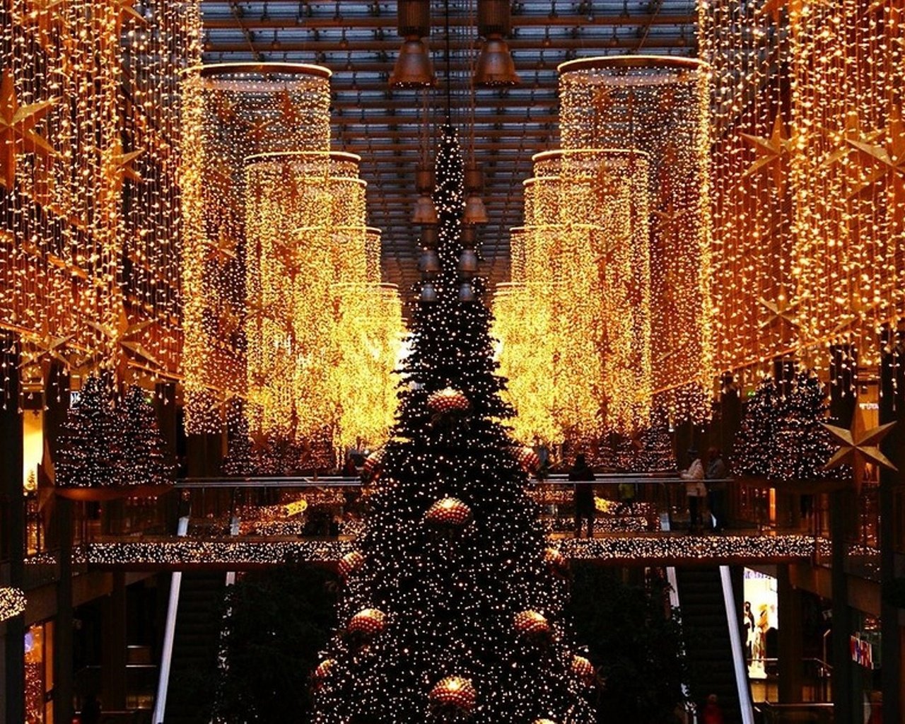 Обои огни, новый год, елка, иллюминация, праздник, рождество, lights, new year, tree, illumination, holiday, christmas разрешение 2000x1191 Загрузить