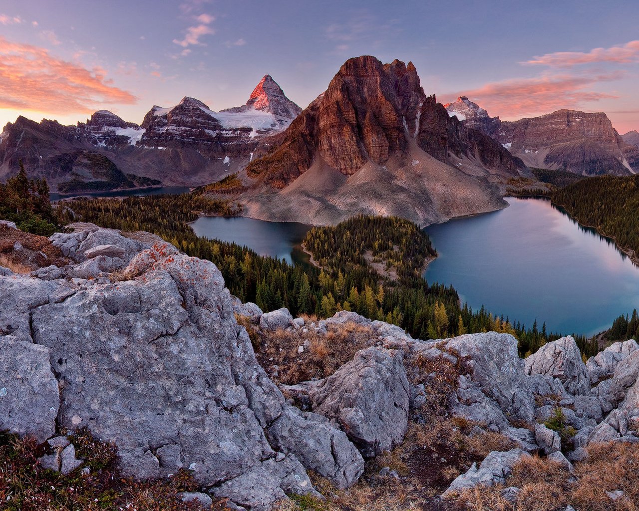 Обои небо, озеро, горы, природа, камни, лес, альпы, mt assiniboine park, sunburst peak, the sky, lake, mountains, nature, stones, forest, alps разрешение 2096x1200 Загрузить