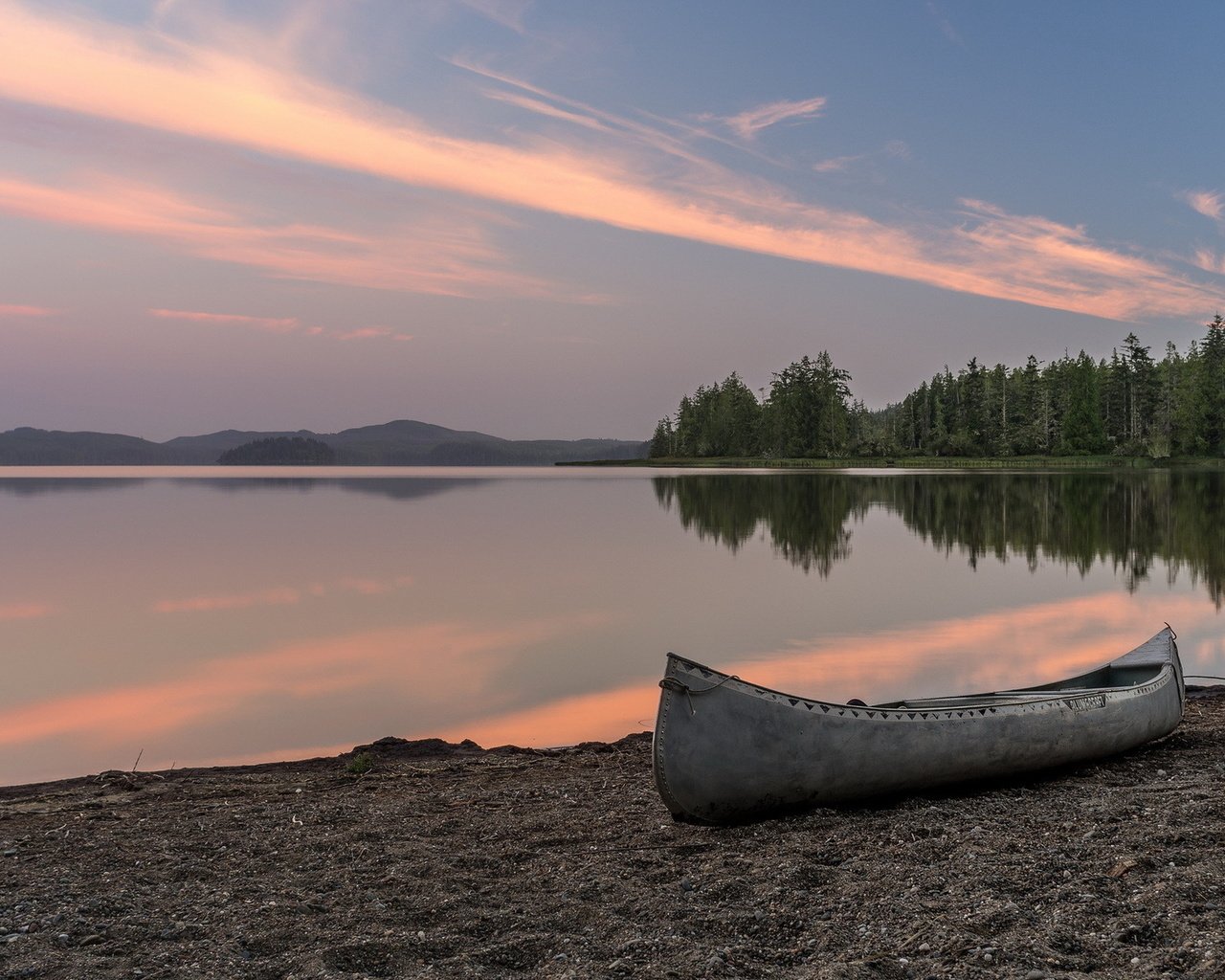 Обои озеро, лес, пляж, рассвет, лодка, lake, forest, beach, dawn, boat разрешение 1920x1200 Загрузить