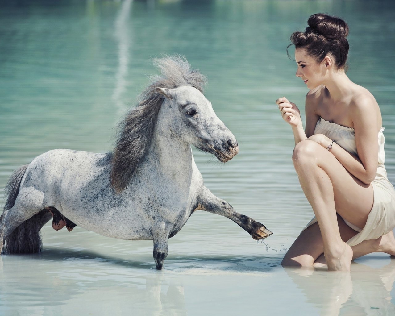 Обои вода, девушка, настроение, пони, лошадка, коняжка, water, girl, mood, pony, horse, konarka разрешение 1920x1280 Загрузить