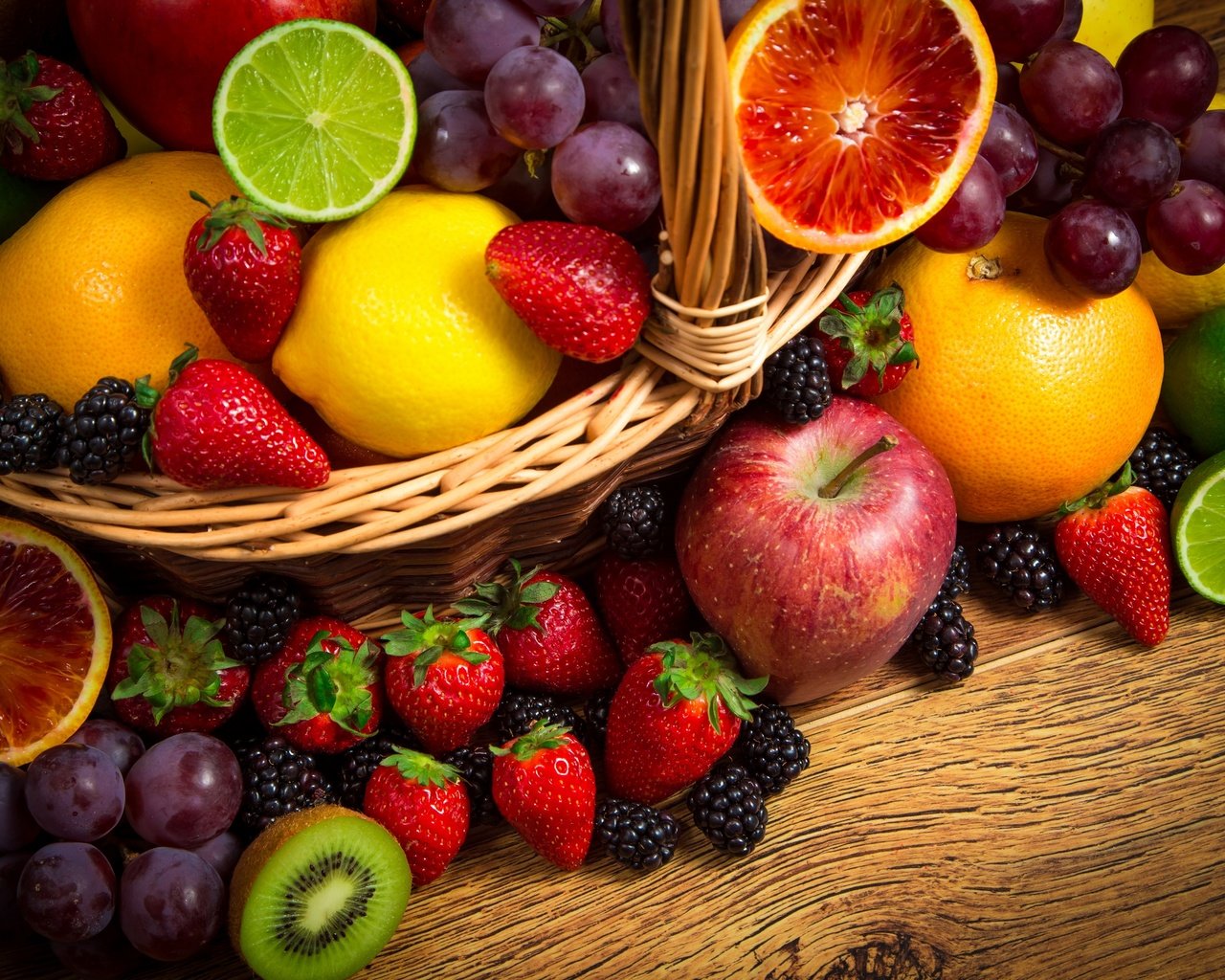 Обои виноград, киви, фрукты, корзинка, яблоки, ежевика, апельсины, клубника, лимон, ягоды, лайм, grapes, kiwi, fruit, basket, apples, blackberry, oranges, strawberry, lemon, berries, lime разрешение 2880x1920 Загрузить