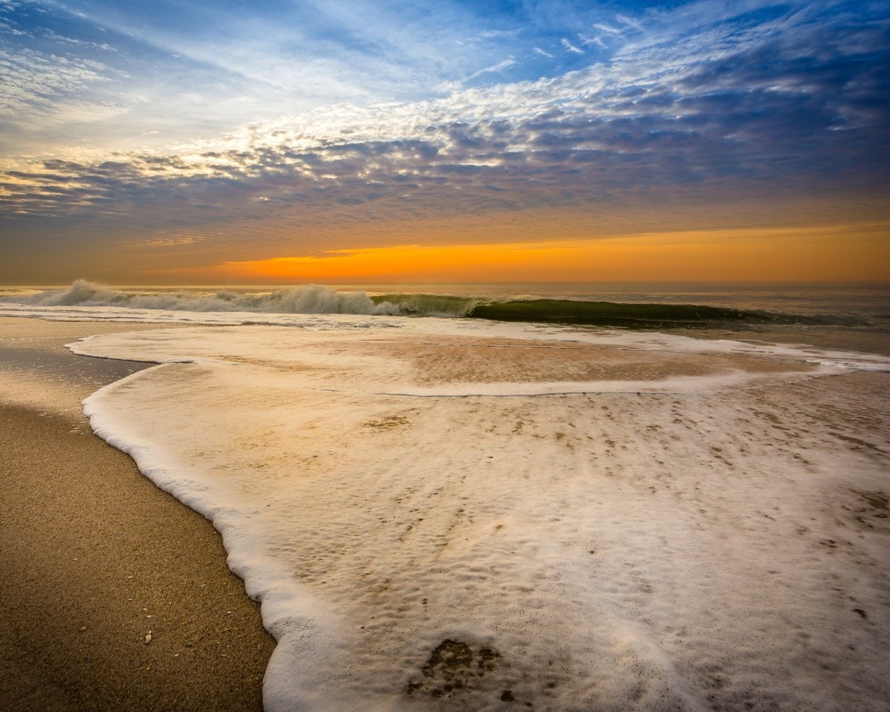 Обои небо, берег, закат, море, песок, пляж, волна, the sky, shore, sunset, sea, sand, beach, wave разрешение 2571x1714 Загрузить