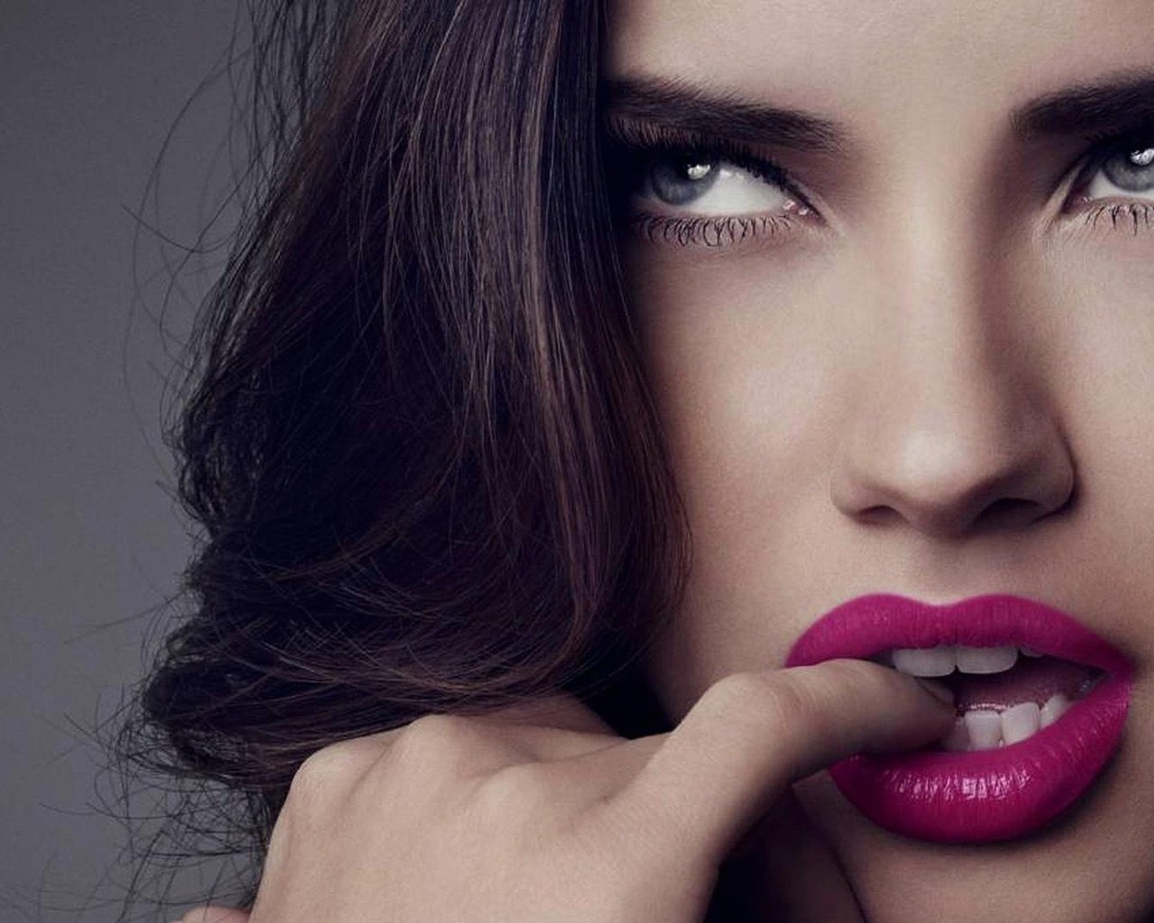 Обои брюнетка, модель, губы, лицо, адриана лима, brunette, model, lips, face, adriana lima разрешение 1920x1080 Загрузить