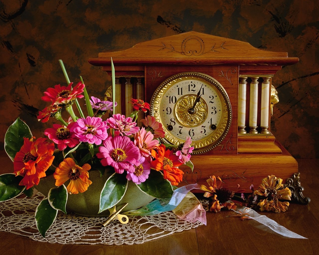 Обои текстура, часы, букет, цинния, texture, watch, bouquet, zinnia разрешение 1920x1285 Загрузить