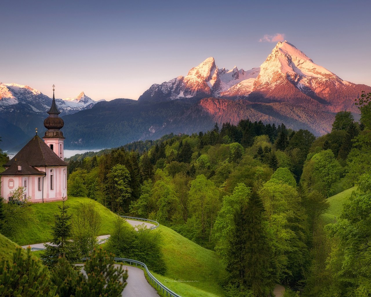 Обои горы, лес, весна, церковь, германия, бавария, mountains, forest, spring, church, germany, bayern разрешение 2048x1367 Загрузить