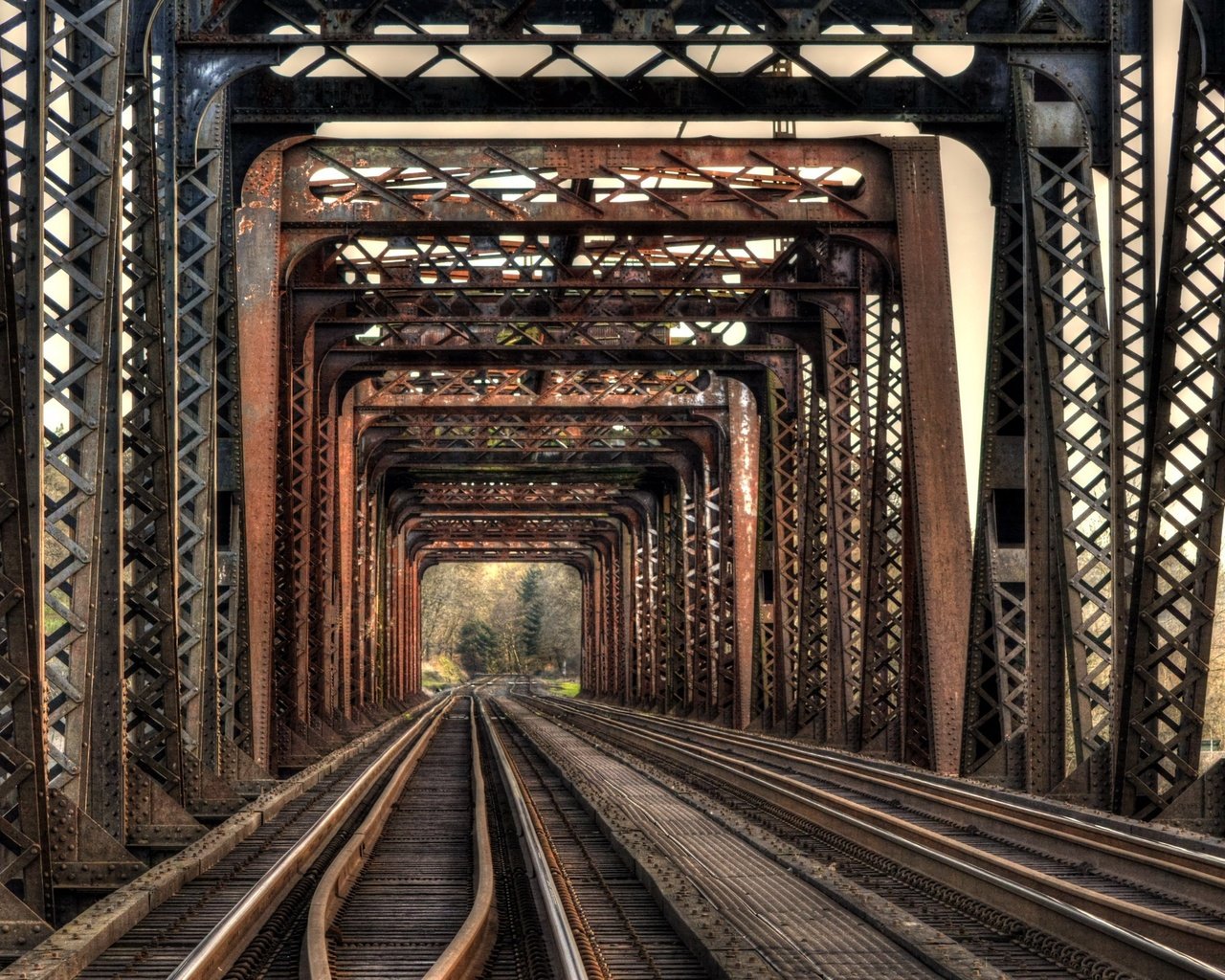Обои железная дорога, рельсы, мост, железо, railroad, rails, bridge, iron разрешение 2574x1440 Загрузить