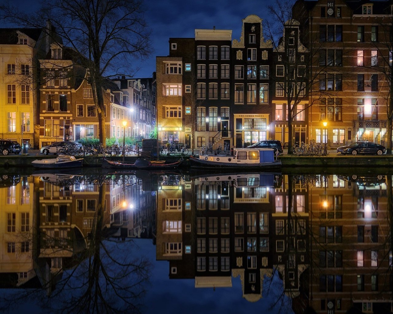Обои ночь, огни, отражение, город, нидерланды, амстердам, night, lights, reflection, the city, netherlands, amsterdam разрешение 1920x1200 Загрузить