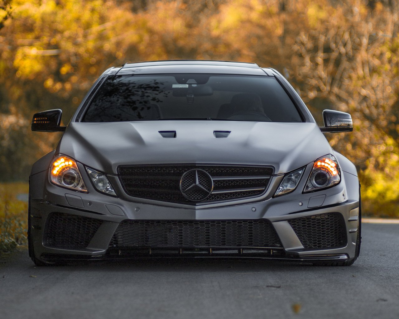 Обои дорога, осень, тюнинг, мерседес, мерседес-бенц, мерс, road, autumn, tuning, mercedes, mercedes-benz разрешение 3840x2160 Загрузить