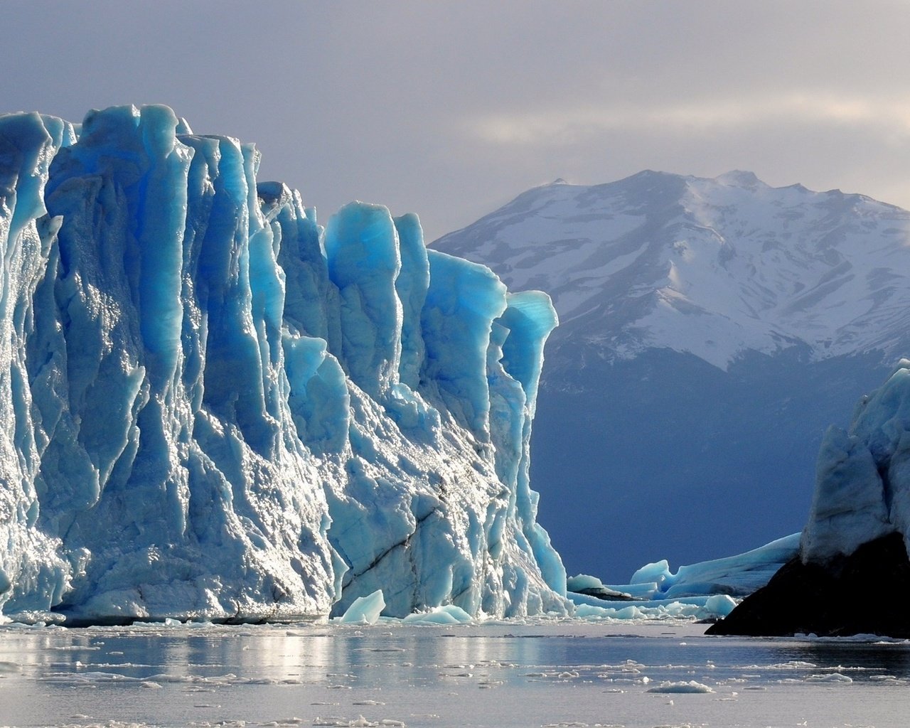 Обои горы, пейзаж, море, айсберг, ледник, аргентина, перито-морено, mountains, landscape, sea, iceberg, glacier, argentina, perito moreno разрешение 1920x1080 Загрузить