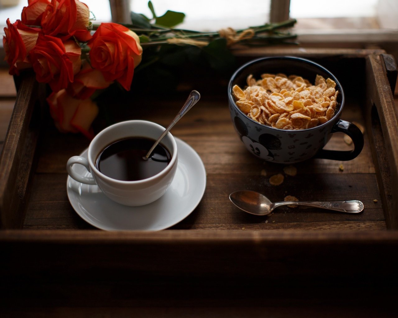 Обои розы, кофе, чашка, завтрак, поднос, кукурузные хлопья, roses, coffee, cup, breakfast, tray, corn flakes разрешение 2048x1365 Загрузить