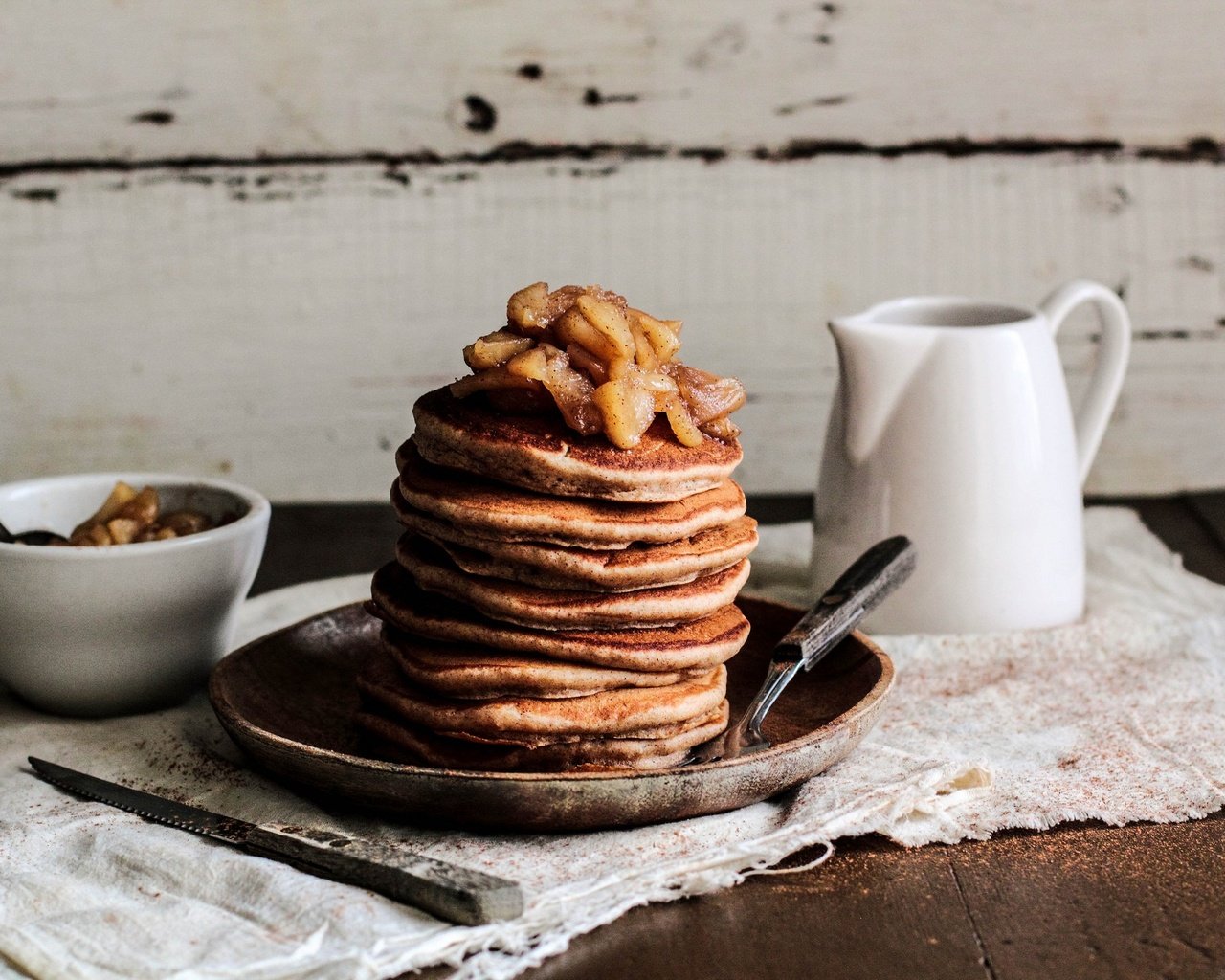 Обои яблоки, выпечка, блинчики, блины, apples, cakes, pancakes разрешение 2048x1365 Загрузить