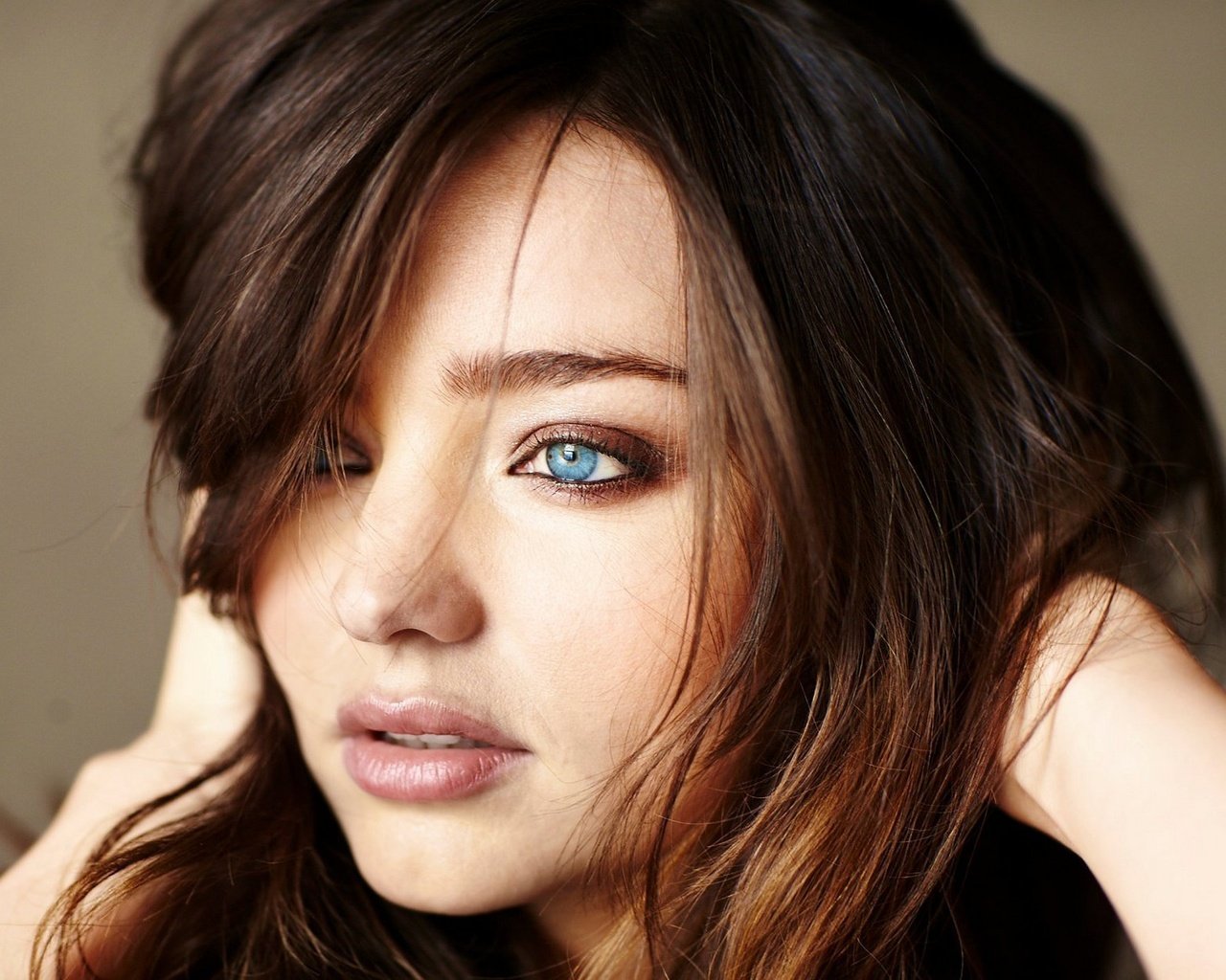 Обои девушка, взгляд, волосы, лицо, миранда керр, girl, look, hair, face, miranda kerr разрешение 2048x1397 Загрузить