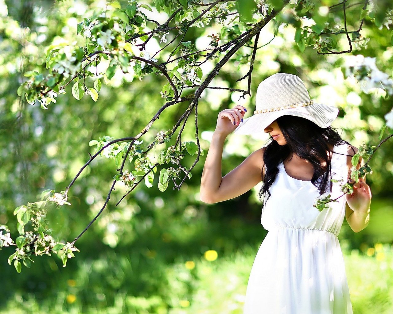 Обои девушка, сад, шляпа, белое платье, girl, garden, hat, white dress разрешение 1920x1200 Загрузить