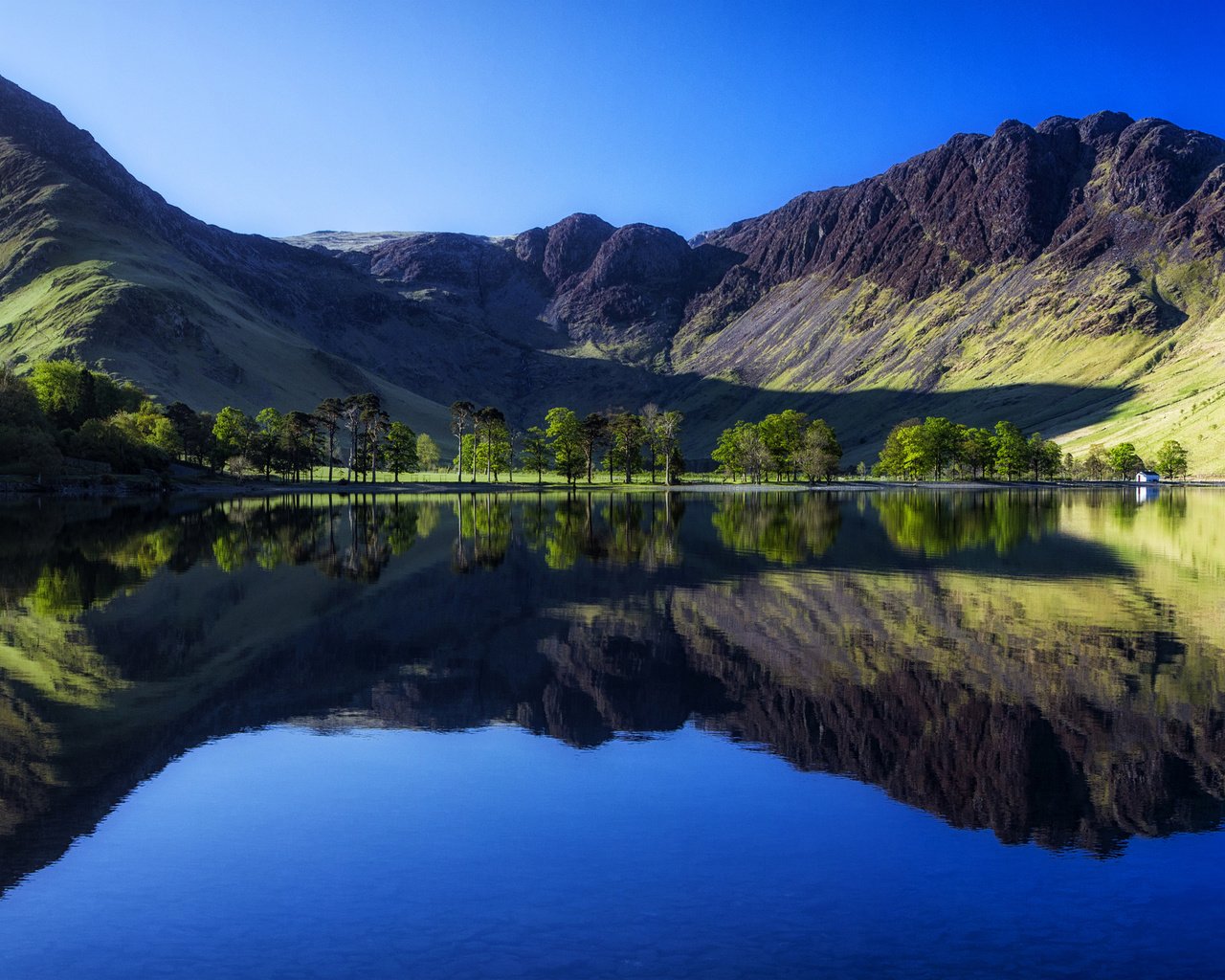 Обои деревья, buttermere lake, баттермир, вода, озеро, горы, берег, отражение, англия, домик, trees, water, lake, mountains, shore, reflection, england, house разрешение 3500x2000 Загрузить