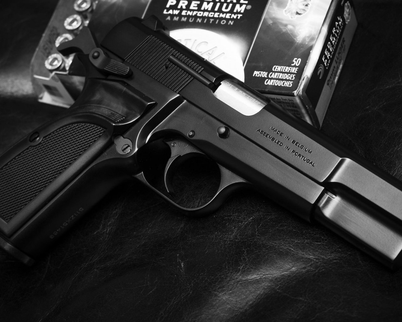 Обои оружие, пистолет, чёрно-белое, браунинг, weapons, gun, black and white, browning разрешение 1920x1200 Загрузить