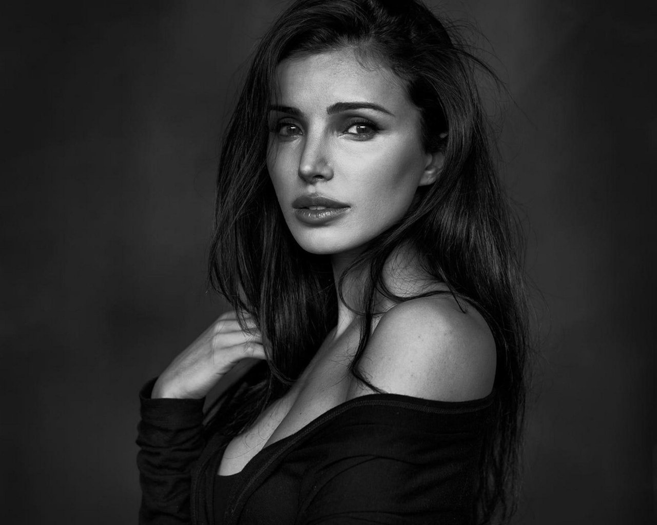 Обои девушка, peter coulson, взгляд, модель, волосы, лицо, декольте, таня, голое плечо, girl, look, model, hair, face, neckline, tanya, bare shoulder разрешение 1920x1439 Загрузить