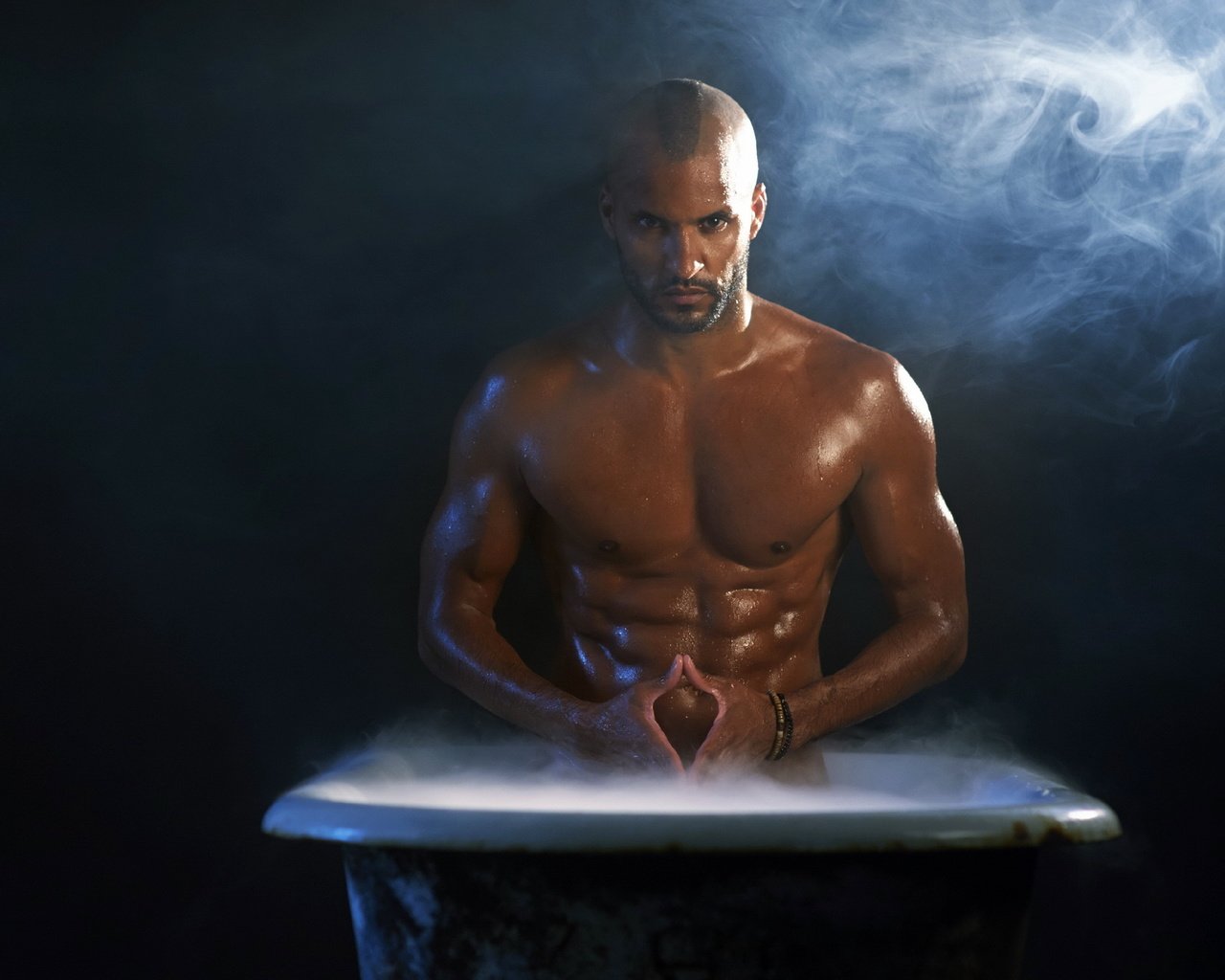 Обои взгляд, актёр, лицо, ванна, рики уиттл, look, actor, face, bath, ricky whittle разрешение 2560x1600 Загрузить