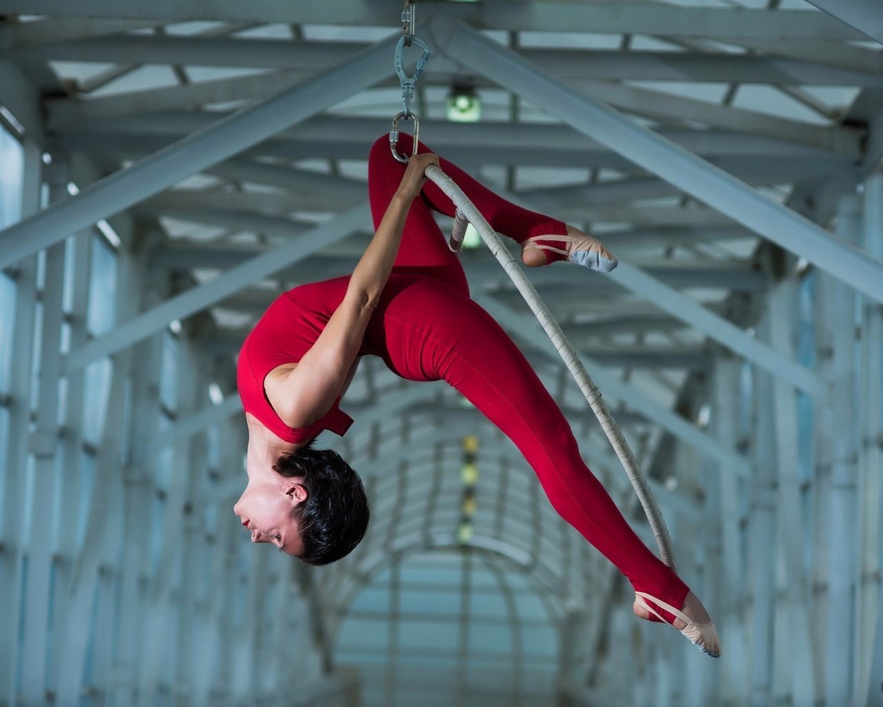 Обои девушка, гимнастка, спорт, гибкость, михаил решетников, girl, gymnast, sport, flexibility, mikhail reshetnikov разрешение 2000x1335 Загрузить