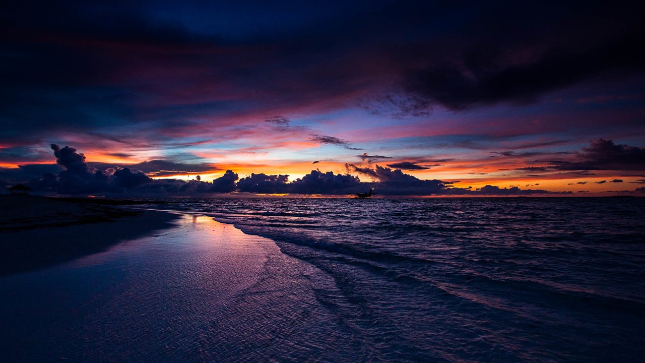 Обои природа, закат, море, берегзакат, мальдивы .пляж, nature, sunset, sea, shore.sunset, maldives .beach разрешение 3111x1600 Загрузить