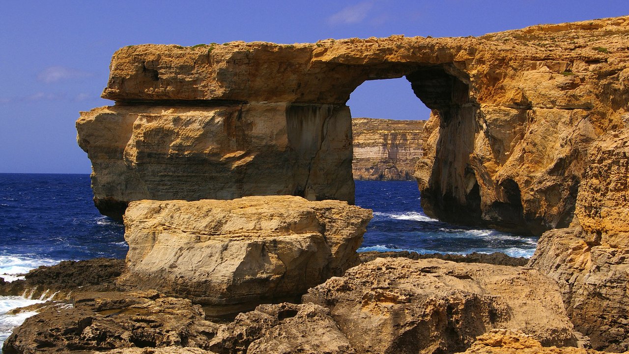 Обои скалы, природа, побережье, мальта, вид на лазурное окно в двейра, гозо, rocks, nature, coast, malta, the azure window in dwejra, gozo разрешение 1920x1080 Загрузить