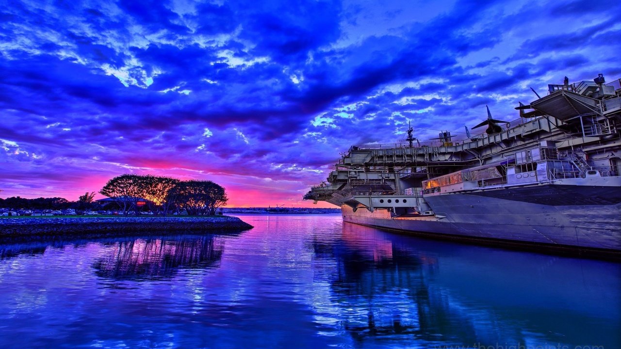 Обои фото, огромного, авианосца, у причала, photo, huge, carrier, at the pier разрешение 2560x1600 Загрузить