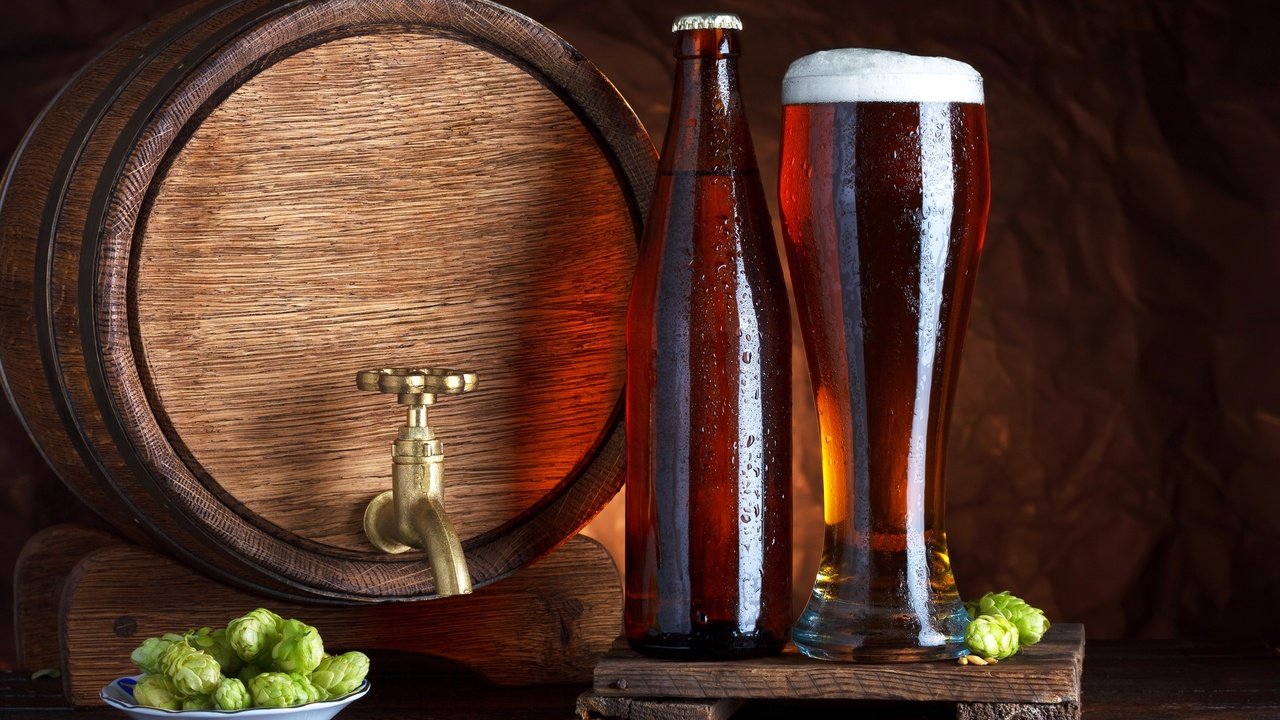 Обои напитки, стакан, пиво, бочка, хмель, drinks, glass, beer, barrel, hops разрешение 2874x1800 Загрузить