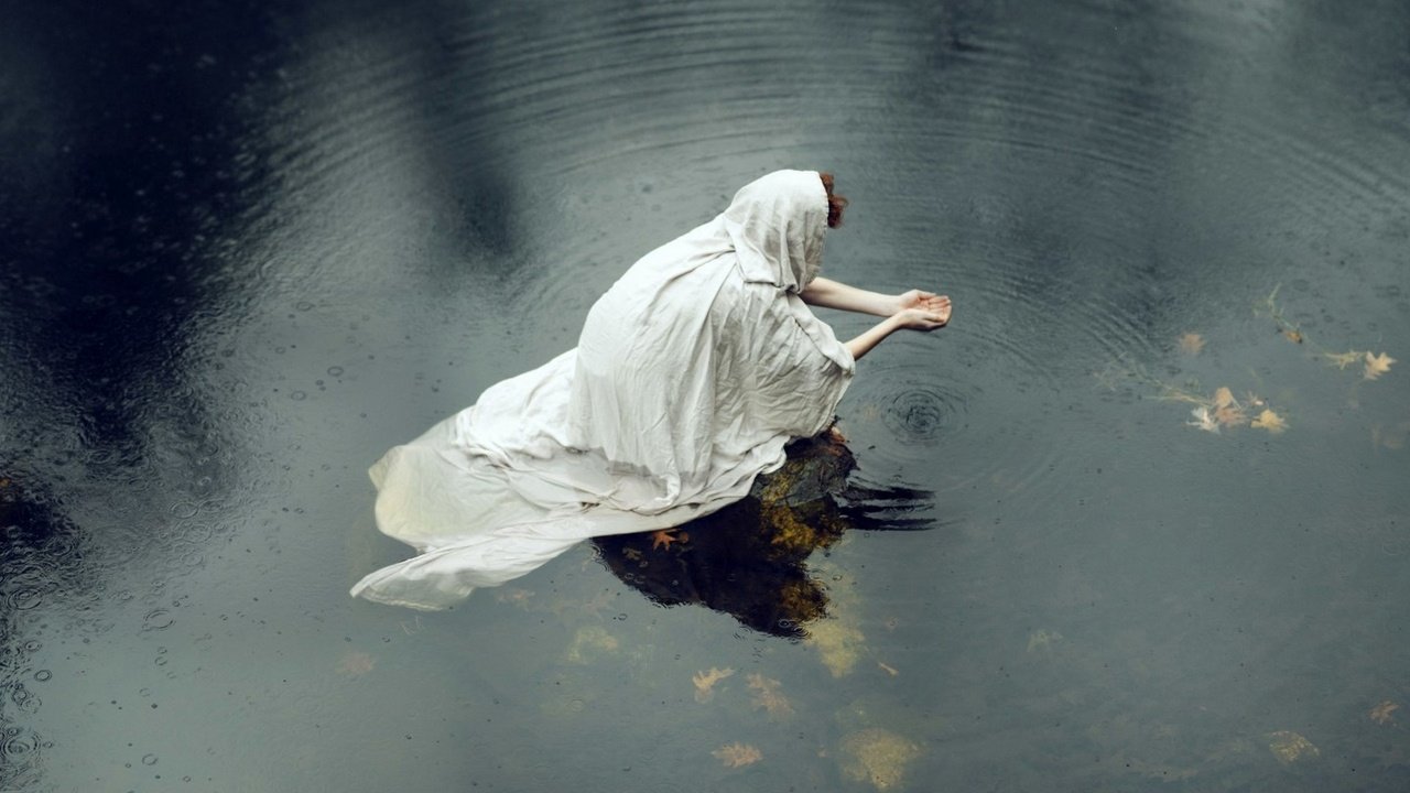 Обои вода, листья, девушка, отражение, дождь, рыжеволосая, water, leaves, girl, reflection, rain, redhead разрешение 1920x1200 Загрузить