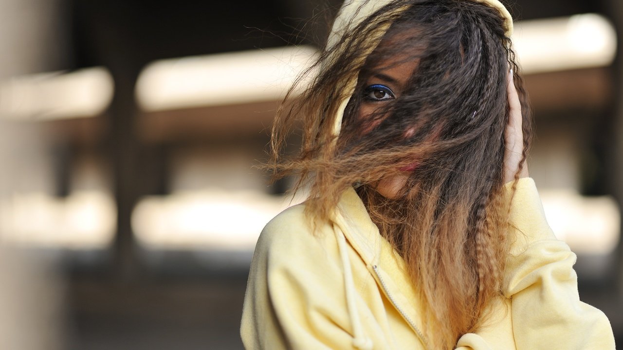 Обои девушка, взгляд, волосы, фотограф, ветер, джованни zacche, girl, look, hair, photographer, the wind, giovanni zacche разрешение 2048x1363 Загрузить