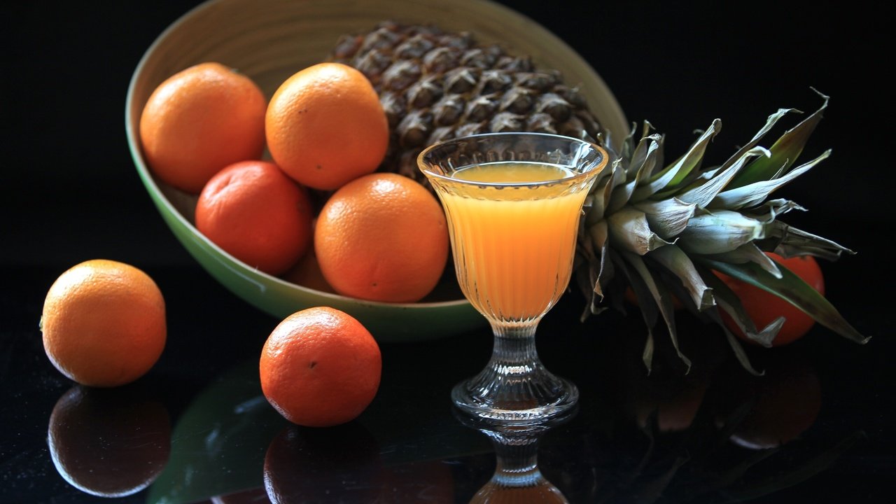 Обои фрукты, бокал, апельсин, натюрморт, ананас, сок, fruit, glass, orange, still life, pineapple, juice разрешение 2400x1578 Загрузить
