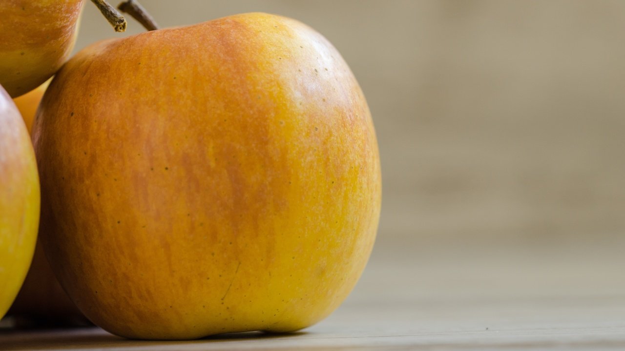 Обои фрукты, яблоки, желтые, fruit, apples, yellow разрешение 4928x3264 Загрузить