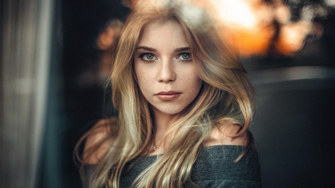 Обои девушка, блондинка, портрет, модель, лицо, стекло, стакан, girl, blonde, portrait, model, face, glass разрешение 1920x1280 Загрузить