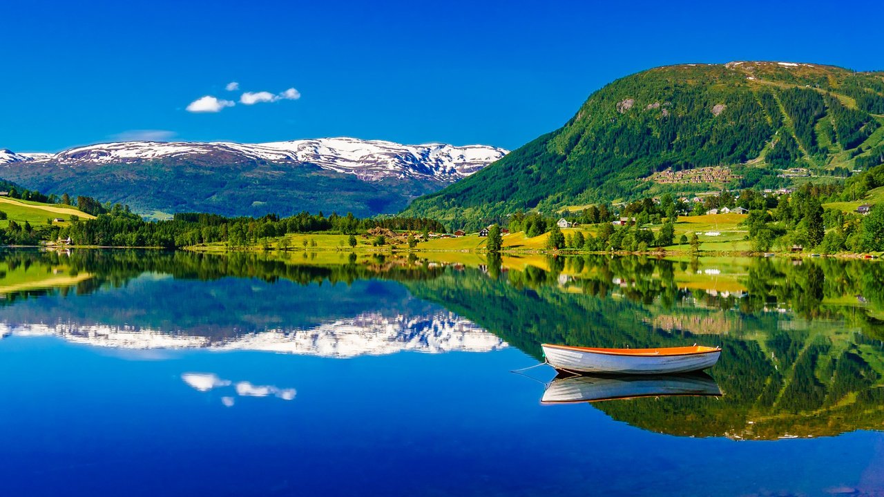 Обои небо, река, горы, отражение, побережье, лодка, норвегия, the sky, river, mountains, reflection, coast, boat, norway разрешение 1920x1200 Загрузить