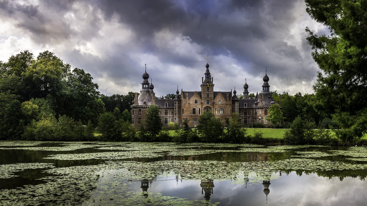 Обои облака, деревья, природа, замок, пруд, дворец, бельгия, ooidonk, clouds, trees, nature, castle, pond, palace, belgium разрешение 5195x3000 Загрузить