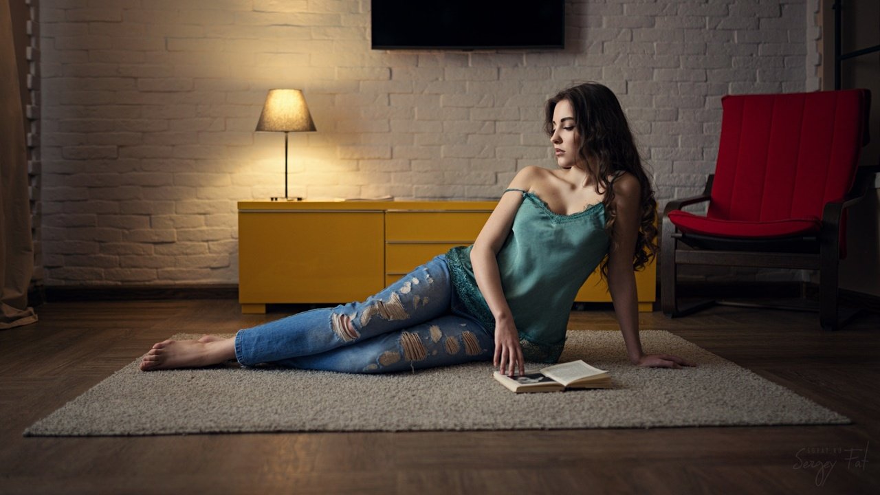 Обои девушка, модель, джинсы, позирует, girl, model, jeans, posing разрешение 1920x1080 Загрузить