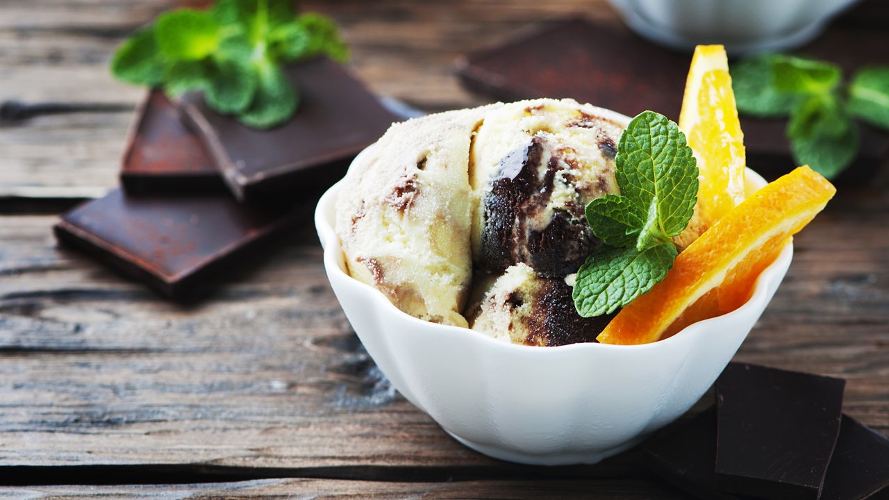 Обои мята, мороженое, шоколад, карамель, манго, дольки апельсина, mint, ice cream, chocolate, caramel, mango, orange wedges разрешение 4288x2848 Загрузить