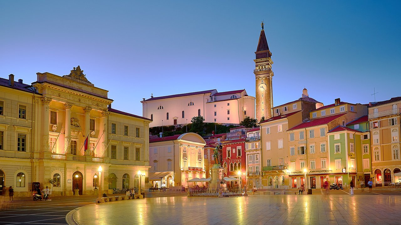 Обои город, дома, площадь, словения, пиран, the city, home, area, slovenia, piran разрешение 2400x1603 Загрузить