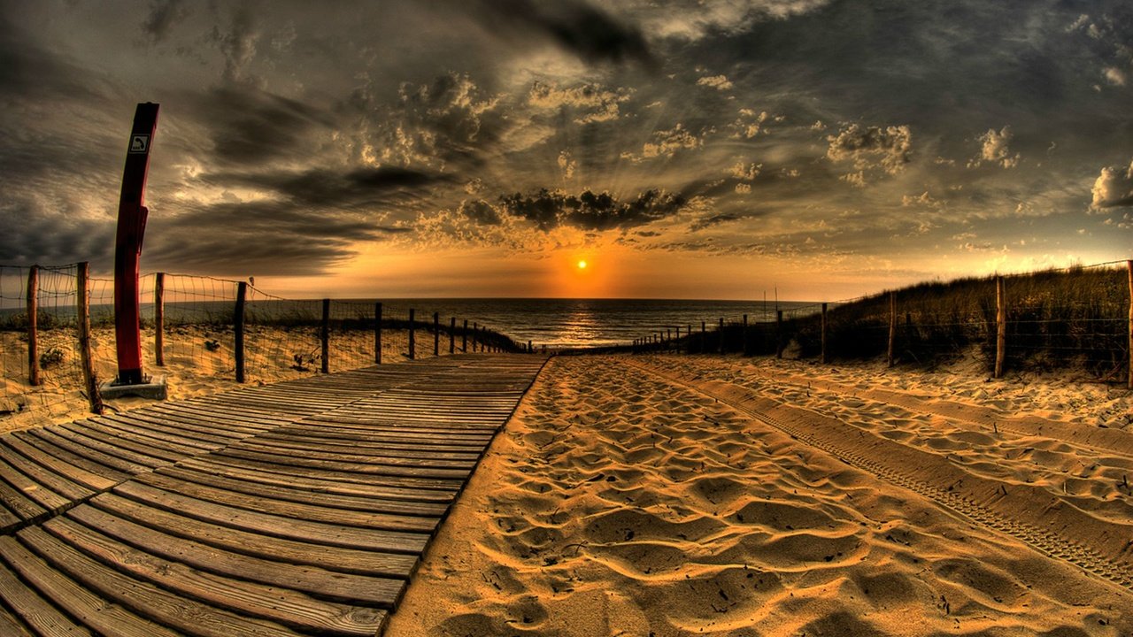 Обои облака, солнце, берег, песок, дорожка, пляж, clouds, the sun, shore, sand, track, beach разрешение 1920x1200 Загрузить