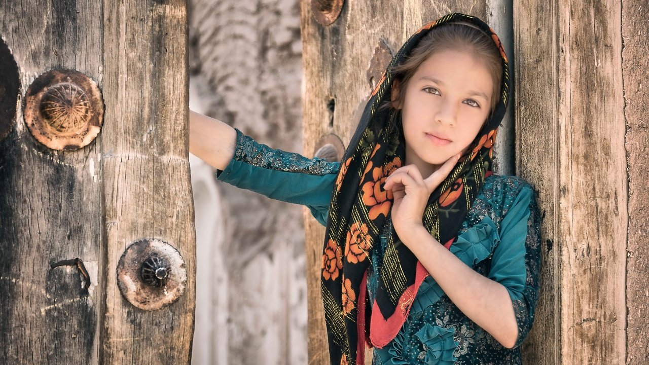 Обои портрет, дети, девочка, ребенок, платок, иран, portrait, children, girl, child, shawl, iran разрешение 6867x4578 Загрузить