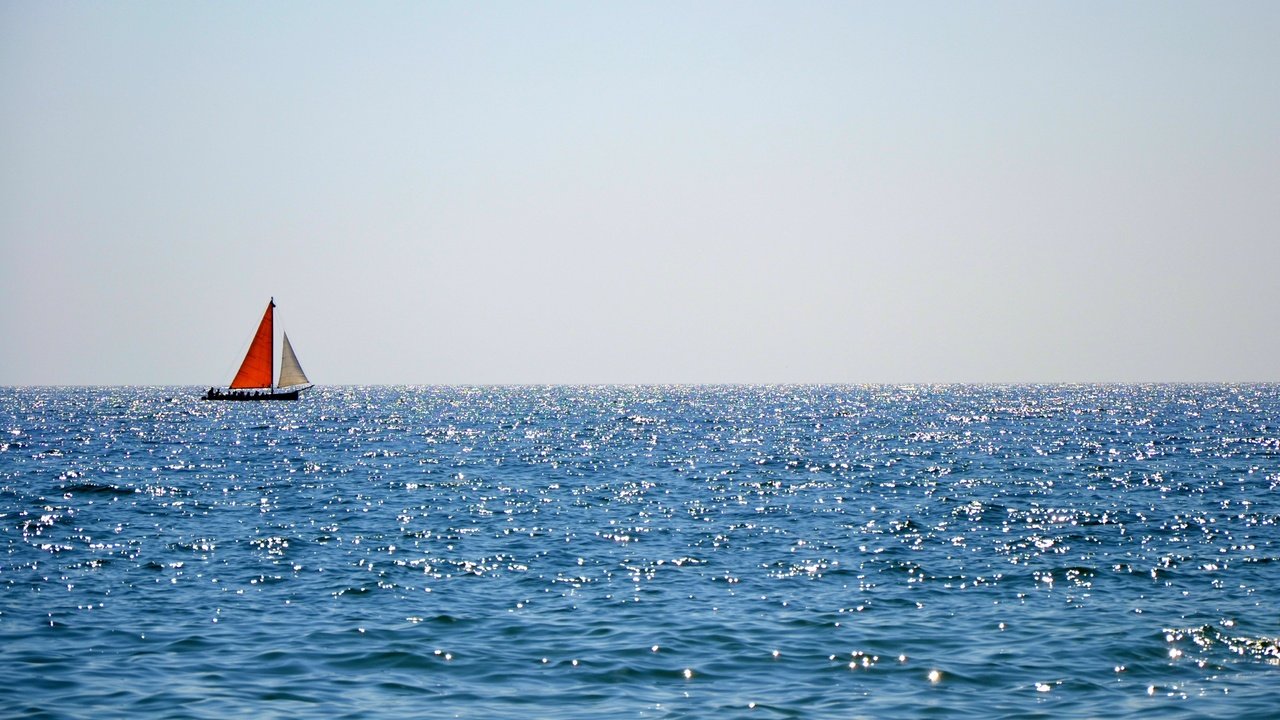 Обои море, лодка, отблески, паруса, sea, boat, reflections, sails разрешение 4099x2369 Загрузить