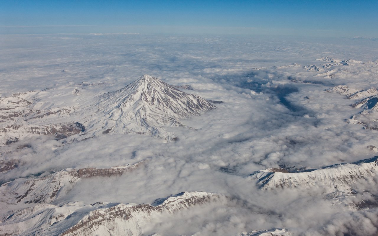 Обои облака, горы, снег, clouds, mountains, snow разрешение 1920x1280 Загрузить