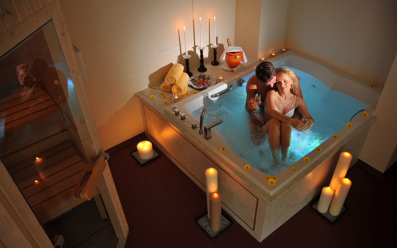 Обои свечи, любовь, романтика, мужчина, женщина, ванна, candles, love, romance, male, woman, bath разрешение 1920x1200 Загрузить
