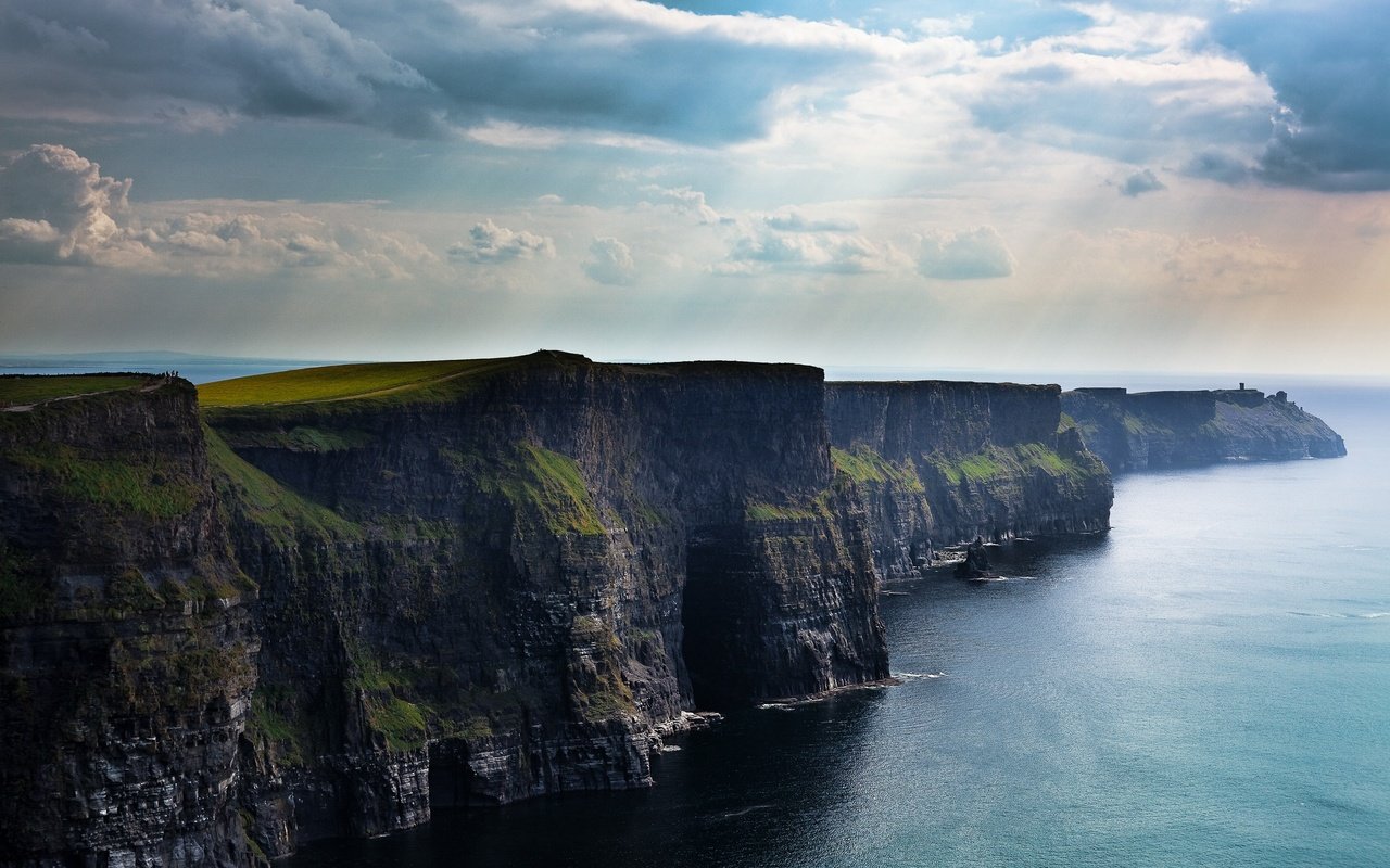 Обои облака, скалы, обрыв, ирландия, the cliffs, утесы, морская пучина, clouds, rocks, open, ireland, cliffs, the deep sea разрешение 2560x1600 Загрузить