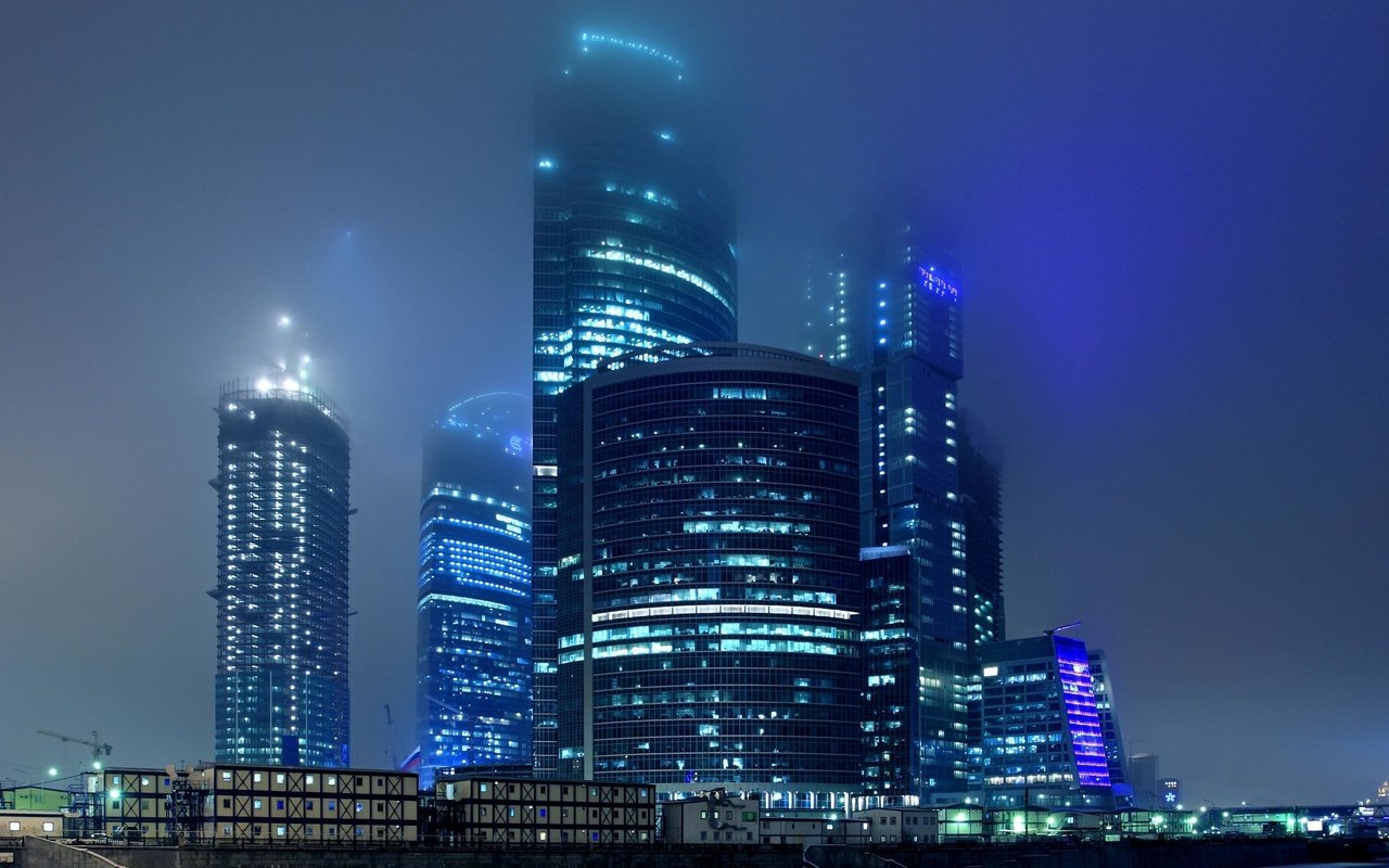 Обои ночь, огни, туман, москва, город, комплекс, night, lights, fog, moscow, the city, complex разрешение 2462x1600 Загрузить