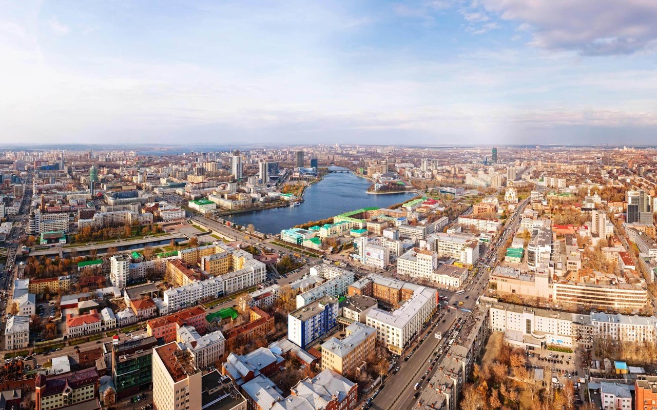 Обои панорама, вид сверху, улица, екатеринбург, panorama, the view from the top, street, ekaterinburg разрешение 3835x2200 Загрузить