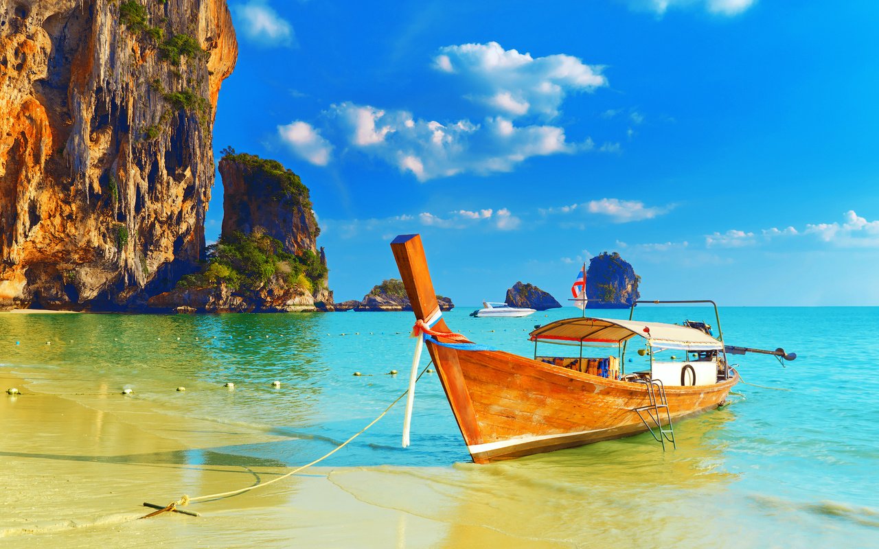 Обои море, пляж, лодка, отдых, таиланд, тропики, sea, beach, boat, stay, thailand, tropics разрешение 2560x1600 Загрузить