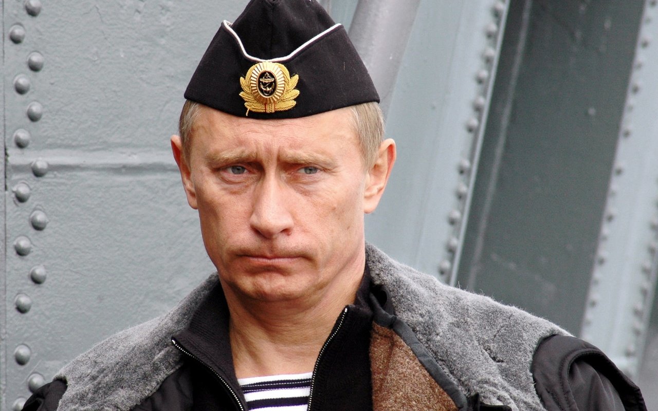 Обои путин, владимир, военная форма, putin, vladimir, military uniform разрешение 2032x1524 Загрузить