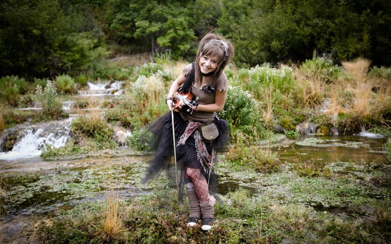 Обои лес, ручей, линдси стирлинг, forest, stream, lindsey stirling разрешение 2048x1366 Загрузить